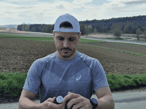 Runner beve onors prima del lungo